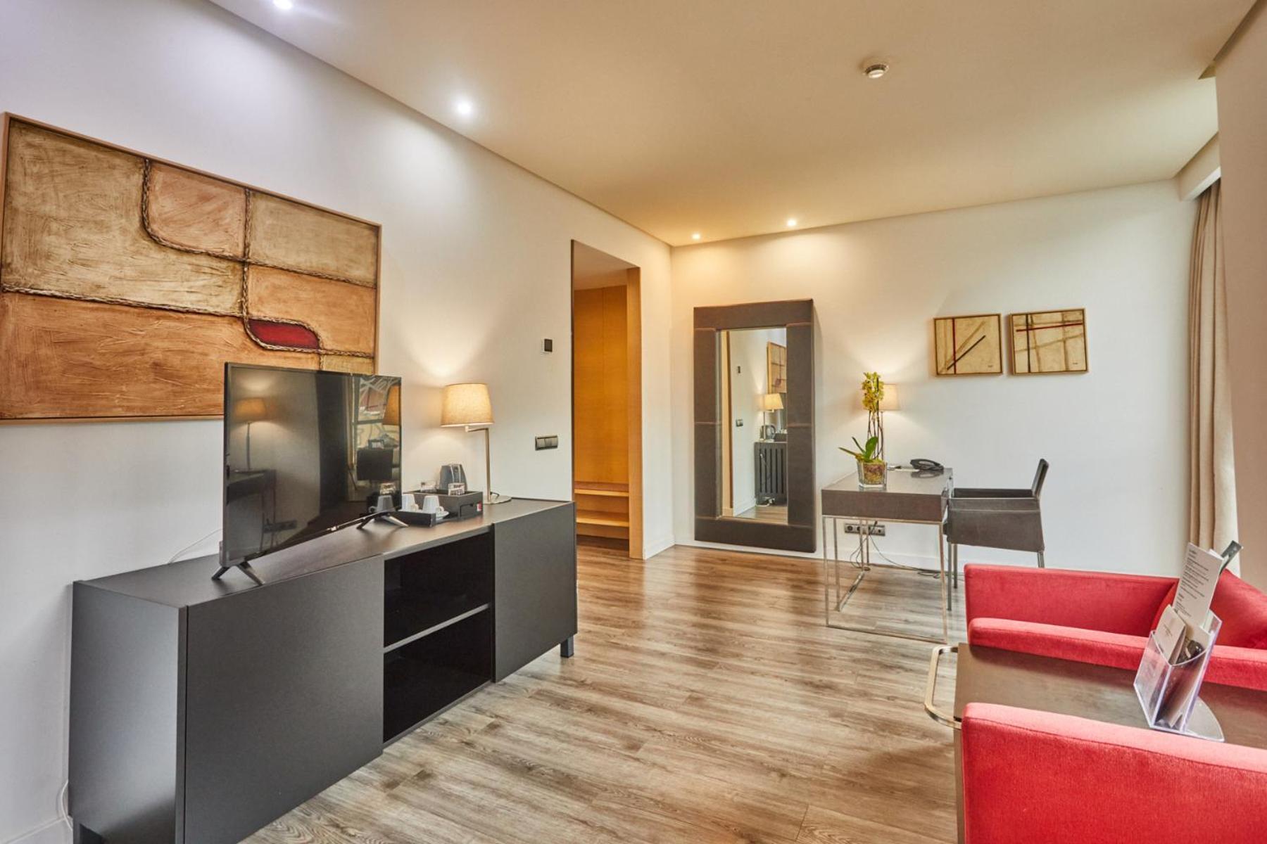 Hotel Silken Puerta 4*